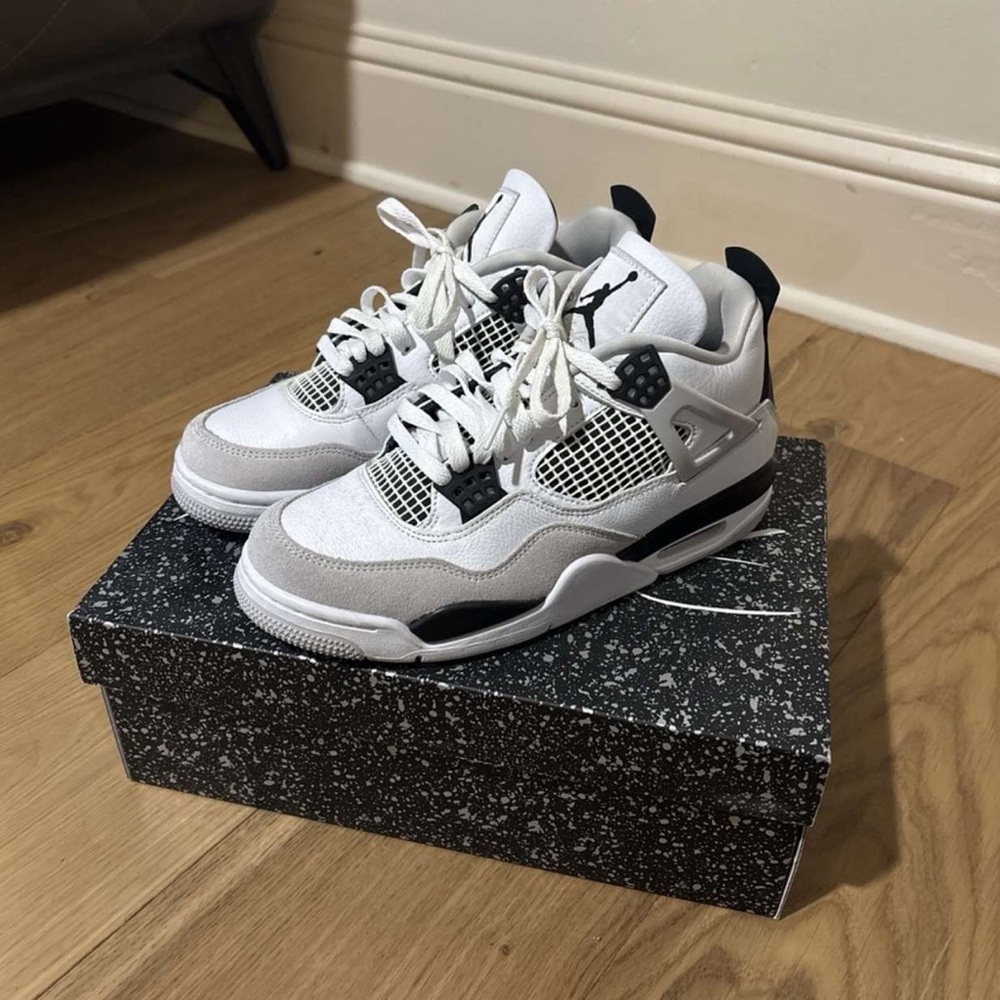 Air Jordan 4 Retro Military Black